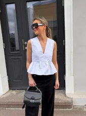 Ganni stretch v-neck pocket blouse hvit