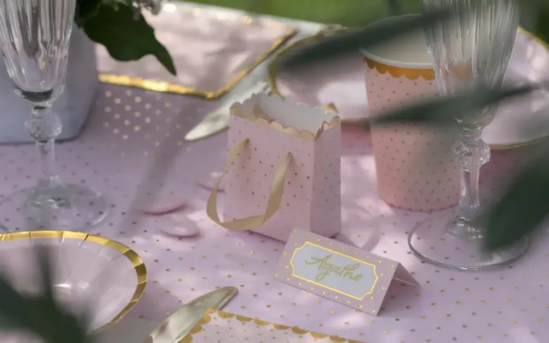 Bordkort lys rosa med prikker 10pk