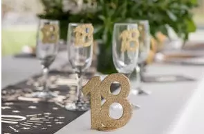 18 år bursdagsfigur gull 11cm