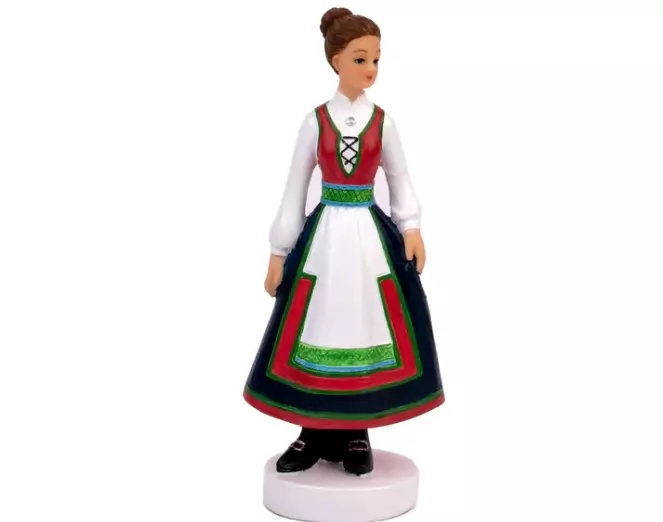 Konfirmasjon kaketopp jente i bunad