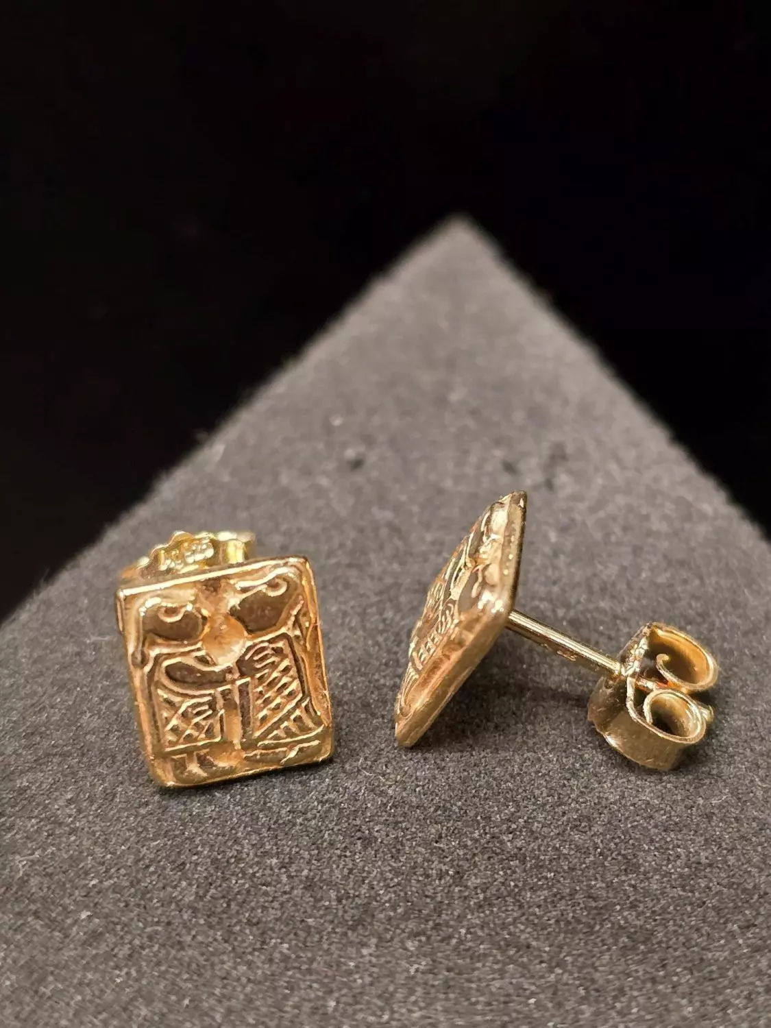 GULLGUBBE ØREPYNT FORG