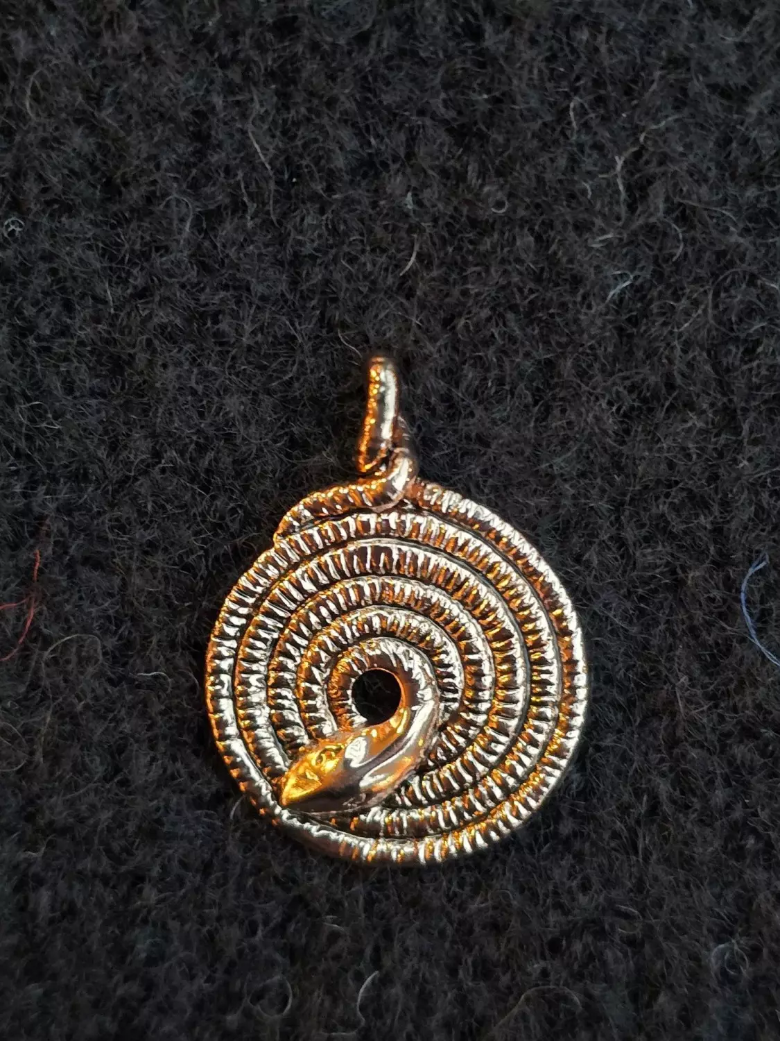 Slangeamulett bronze Birka (2085)