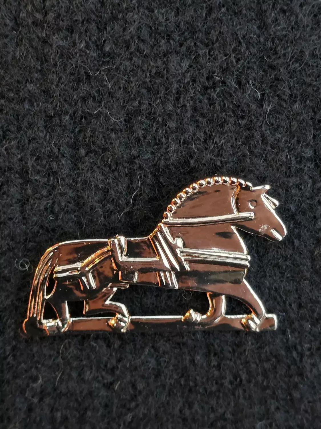 BROSJE HESTEFORMET H BRONSE (2040)