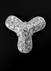 Trefliket draktspenne Birka (1081)