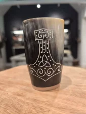 KOPP AV HORN MED GRAVERING