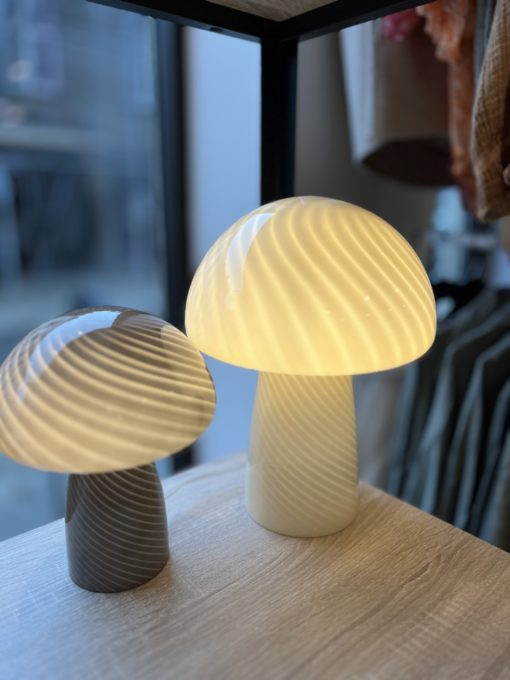 Cozy Living Mushroom Lampe Lysgul XL
