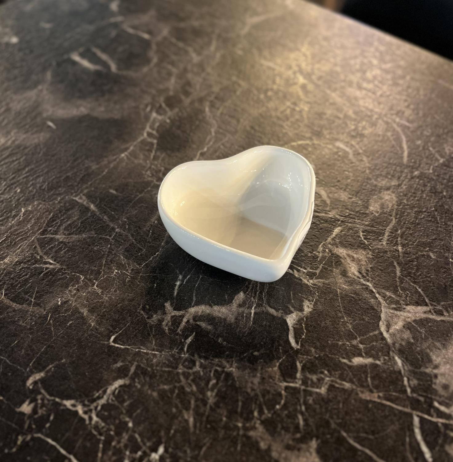 Liten hjertefrom skål