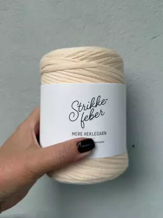 MERE HEKLEGARN - VANILJE 02