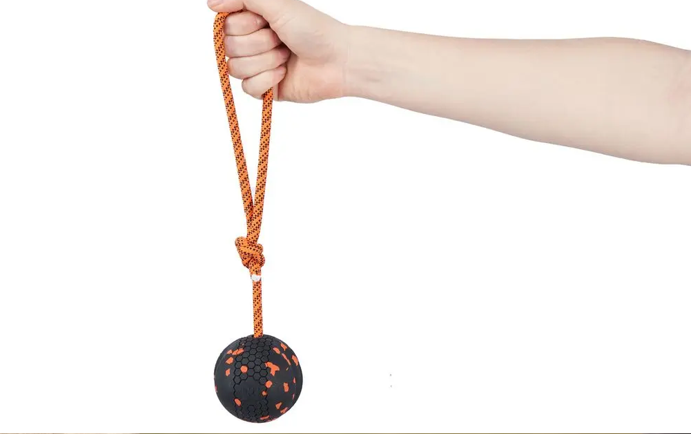 Dog ball on rope, Orange/black, 70X70 mm