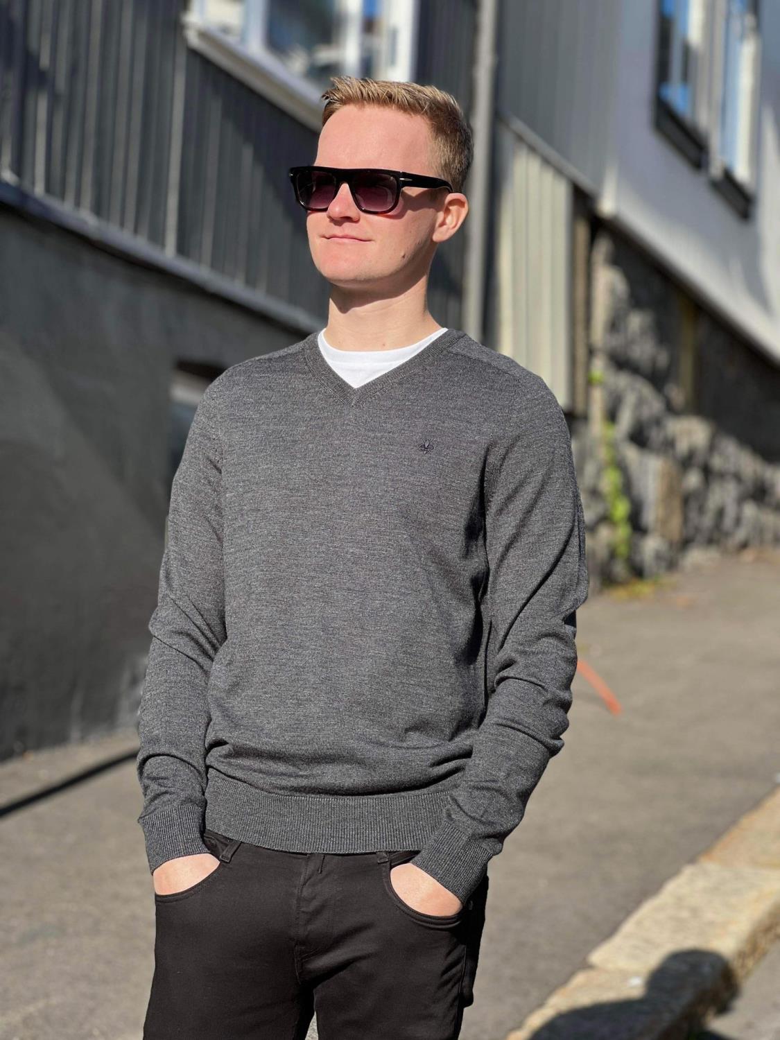 Morris Merino Vneck - Grey