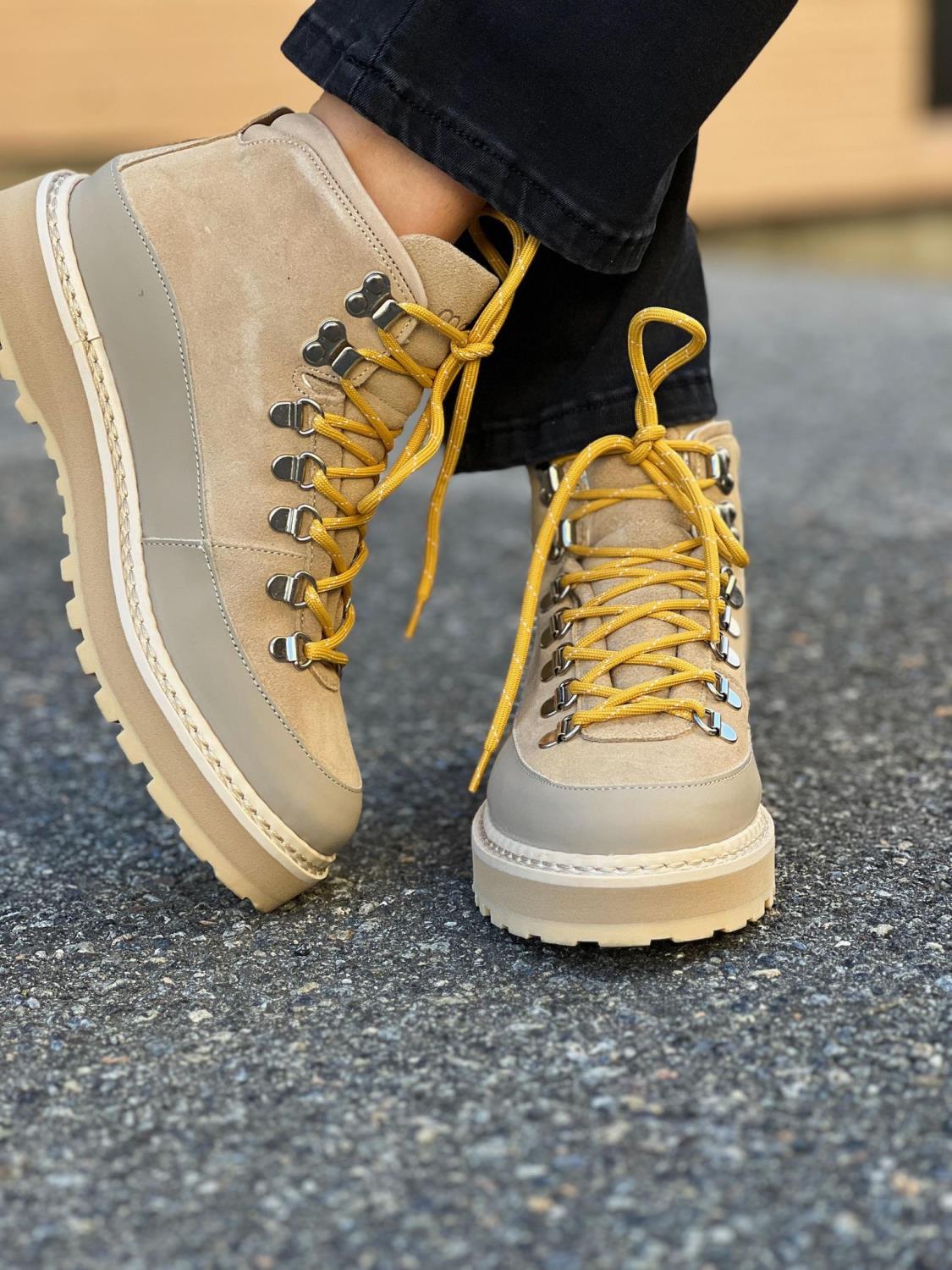 Mono Hiking Core Cap Suede boots - Sand