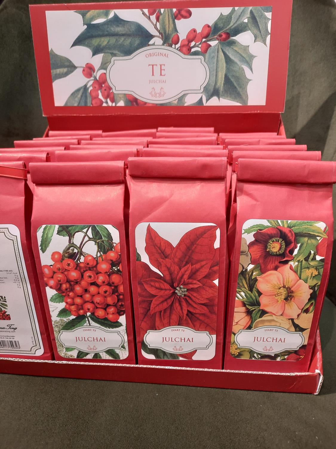 Jule-te 100g - chai/røde blomster