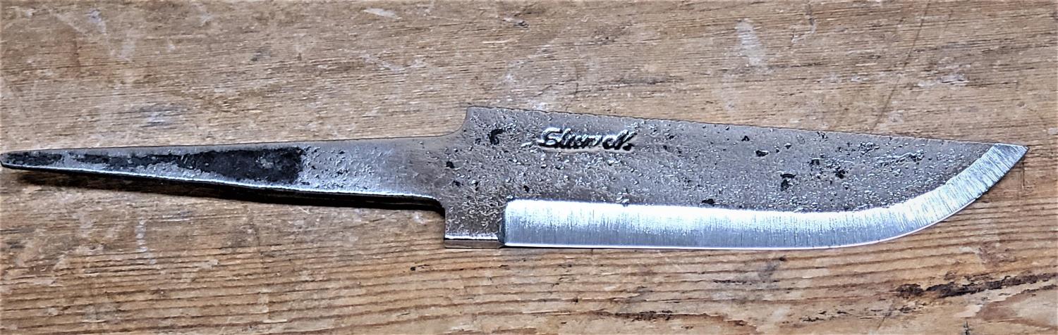 Knivblad med "rett rygg", råsmidd 101-120 mm