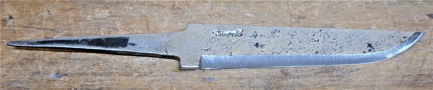 Knivblad med "rett rygg", råsmidd 121-150 mm