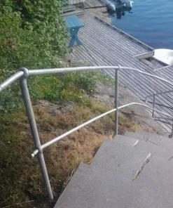 Sørlandsrekkverk, div. former for endeavslutning. Vedlikeholdsfritt og varmgalvanisert.