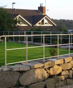 Rekkverk med 3 løp i Stavanger, kunden har montert selv. Varmgalvanisert og vedlikeholdsfritt.