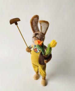 Påskepynt Hare som gartner, 22 cm