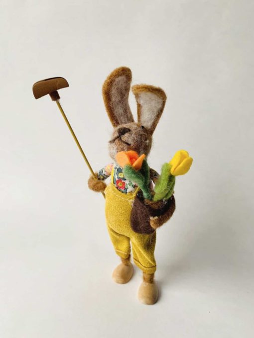 Påskepynt Hare som gartner, 22 cm