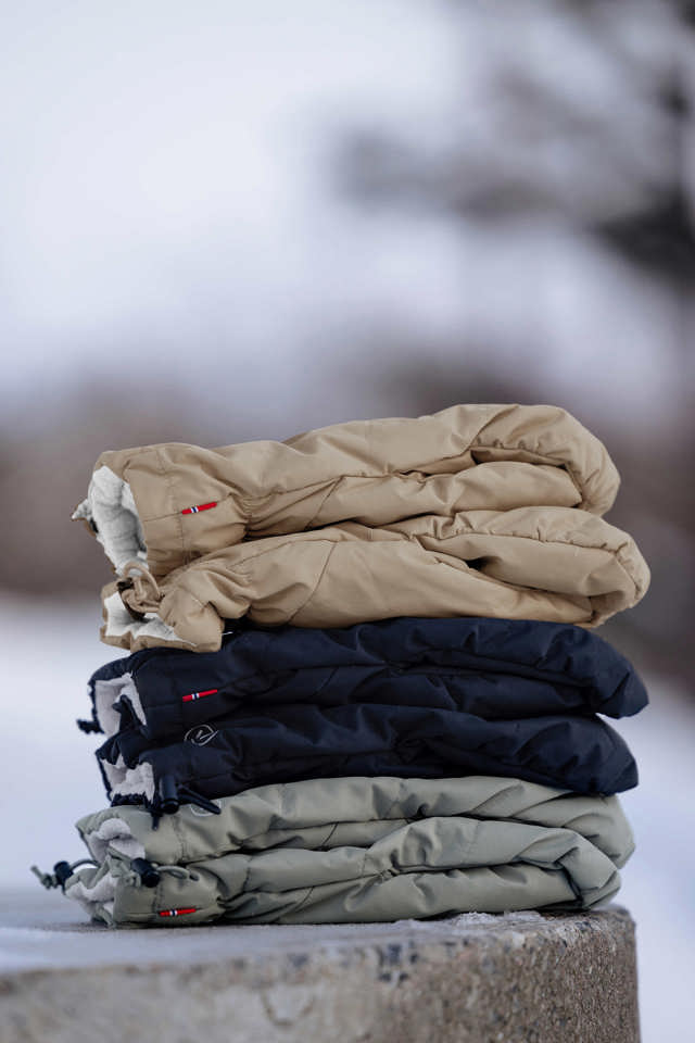 Voksi vognvotter | dark sand