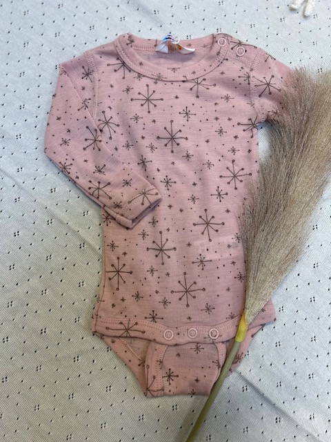 Joha body | merinoull | rosa med stjerner