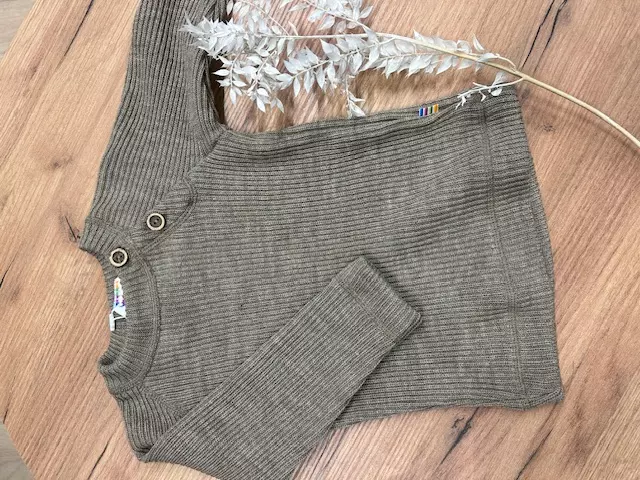 Joha ribbestikket genser | merinoull | mellombrun