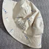 En Fant solhatt | beige med seilbåter