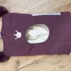 Kivat ull balaclava | mørk plomme med rosa krone
