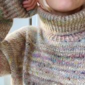 PetiteKnit Terrazzo Sweater Papir Ensfarget