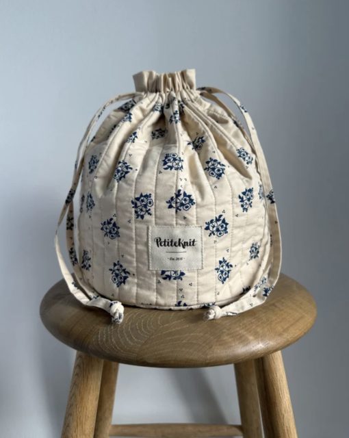Get Your Knit together bag - Midnight blue flower