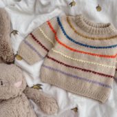 PetiteKnit Festival Sweater baby papir