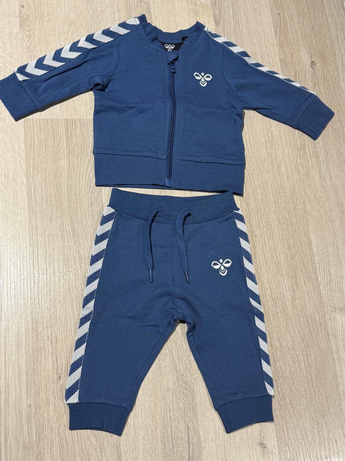 Hummel Joggesett Baby HMLBILLE TRACKSUIT True Navy