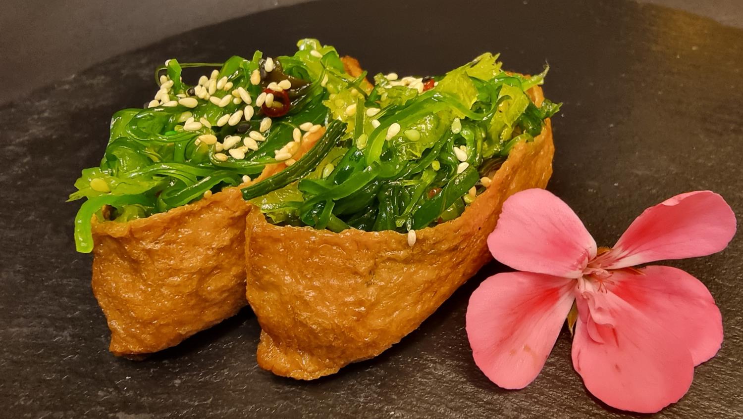 Inari fylt med sjøgress salat