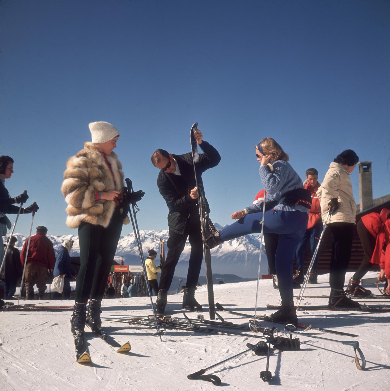 Getty. Verbier Skiers By Slim Aarons 75x75cm