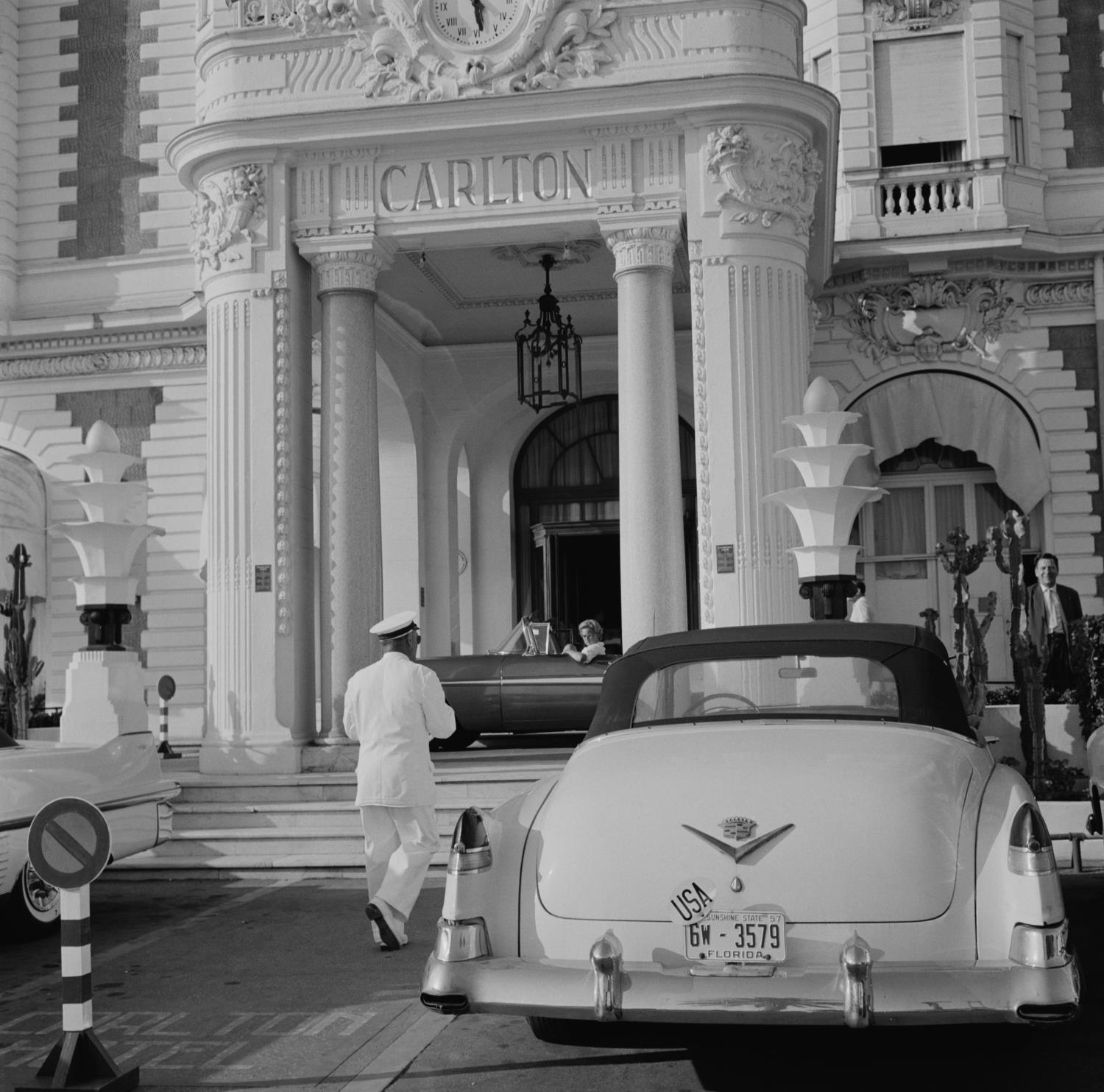 Getty.The Carlton Hotel By Slim Aarons 101x101cm