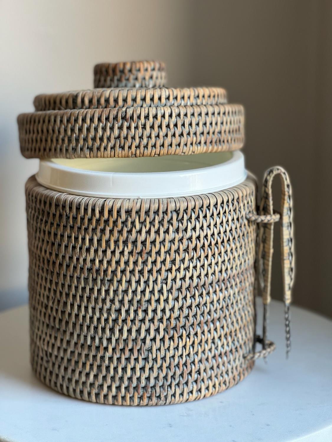 Ice Cube Box With Tongs Greywashed GG429