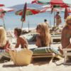 St Tropez Beach By Slim Aarons White Frame 50x75cm ( Indre mål)
