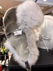 Skinnlue med selskinn og blårev Str L 59/60 cm