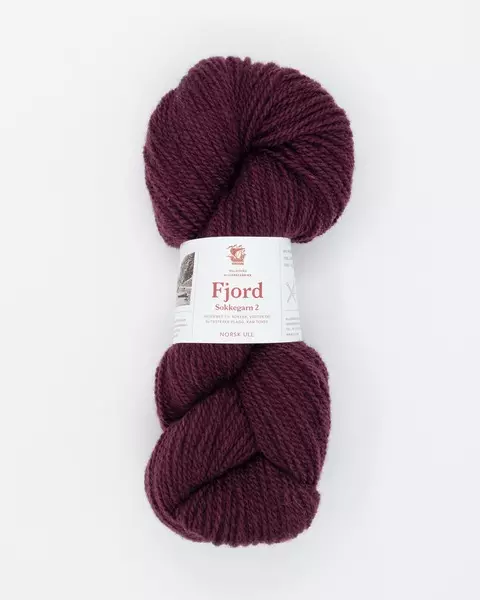 Hillesvåg: Fjord, 573, mørk plommerød