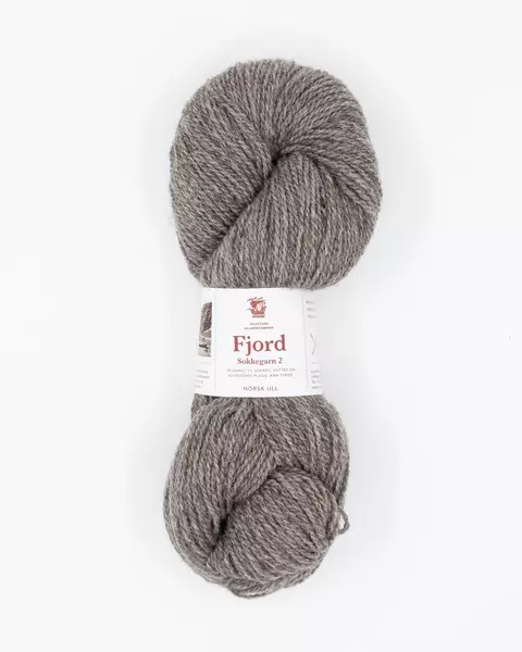 Hillesvåg: Fjord, 585, melert mellombrun