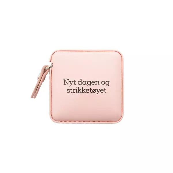 Målebånd, 8055, Lys Rosa, Nyt dagen og strikketøyet