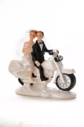 Brudepar på motorsykkel