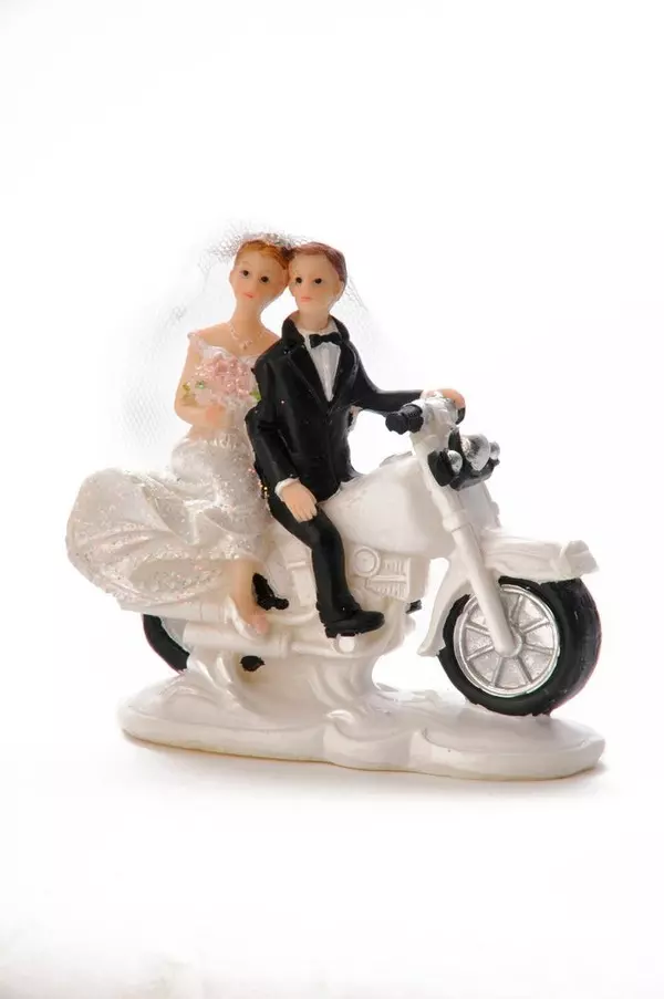 Brudepar på motorsykkel