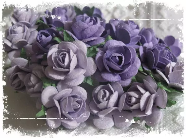 Papirblomster: Roser 1.8cm, Lys/Mørk Lilla