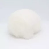 Kardet ull, bleket hvit