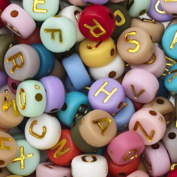 BOKSTAVPERLER FARGE 130 STK.