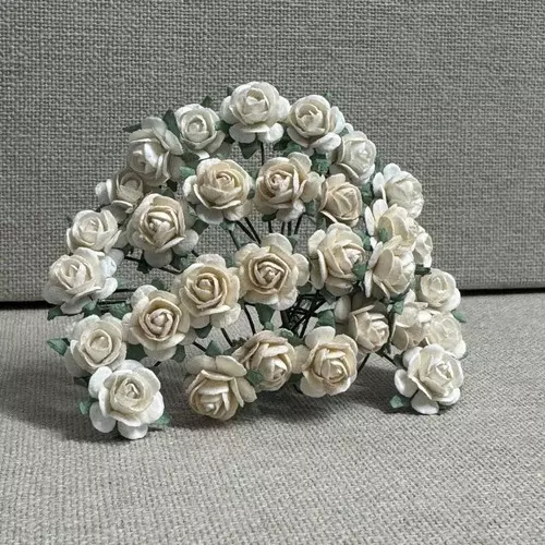 Papirblomster: Roser, 1.2cm, Hvit & Krem