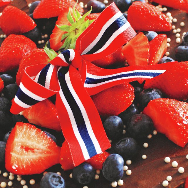 Serviett 17.mai Bow on a cake lunsj