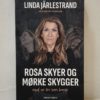 Rosa skyer og mørke skygger med en tro som bærer