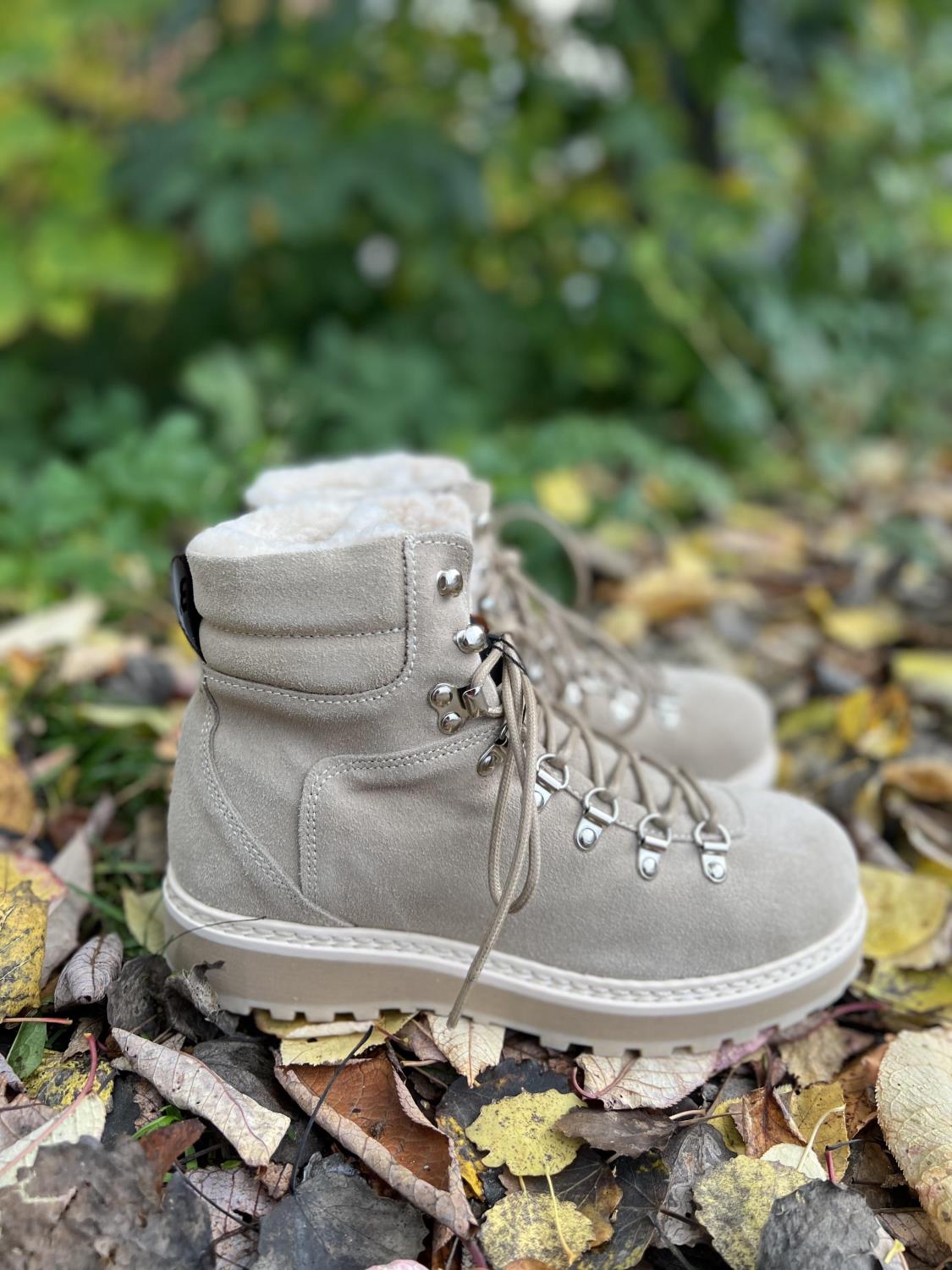 Biagaby Classic Hiking Boot Beige