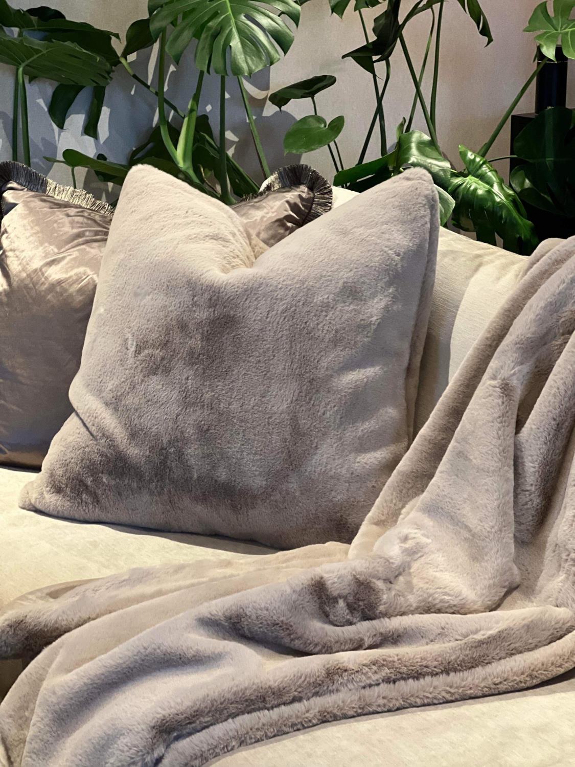 Celine Cream Throw, 127*150cm.